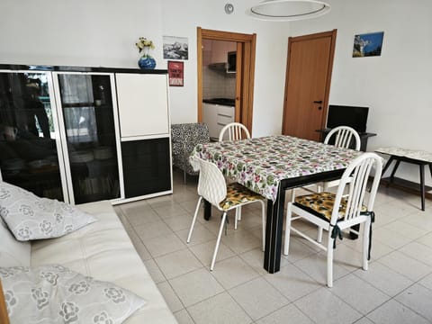 R07 - Trilocale con terrazzo e garage Apartment in Numana