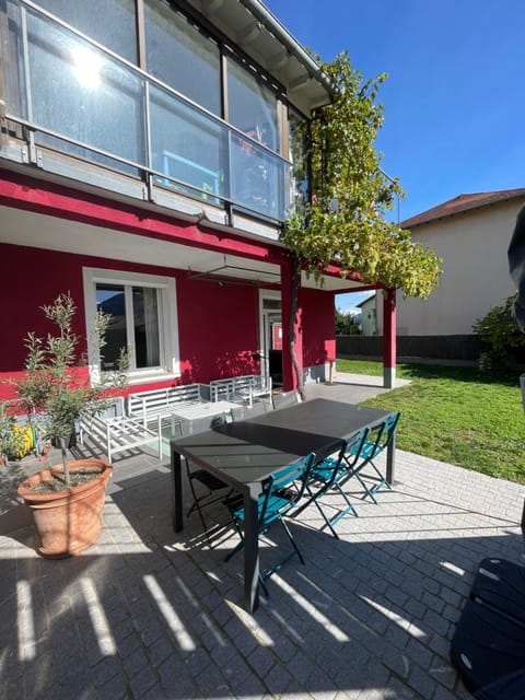 Property building, Patio, Day, Garden, Dining area, Garden view