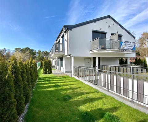 Property building, Restaurant/places to eat, Children play ground, Balcony/Terrace, Pets, Supermarket/grocery shop