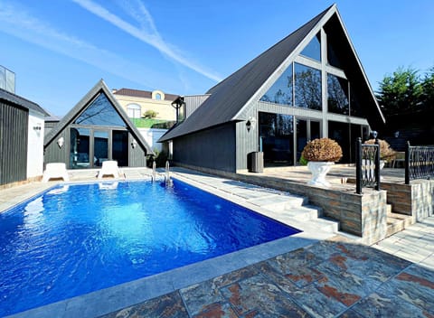 Property building, Patio, Day, Pool view, Swimming pool, sunbed