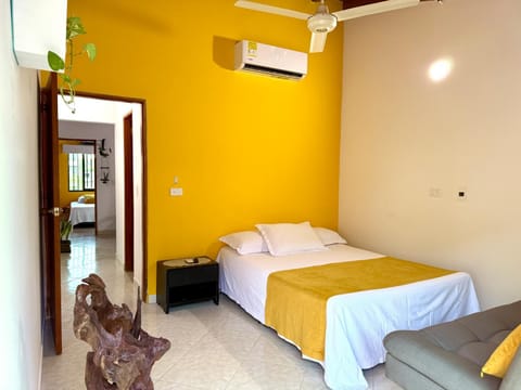 Bed, TV and multimedia, Photo of the whole room, Bedroom, air conditioner