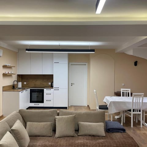 Dining area, kitchen