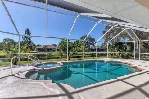 Hot Tub, Spa and wellness centre/facilities, Pool view, Swimming pool, sunbed