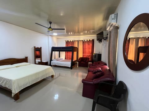 Bed, TV and multimedia, Photo of the whole room, Bedroom, air conditioner