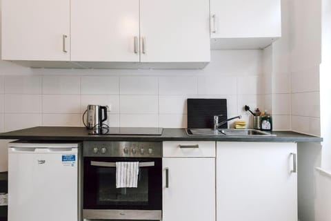 Zentral und frisch eingerichtet: 2 Zi. 24h Checkin Apartment in Kiel