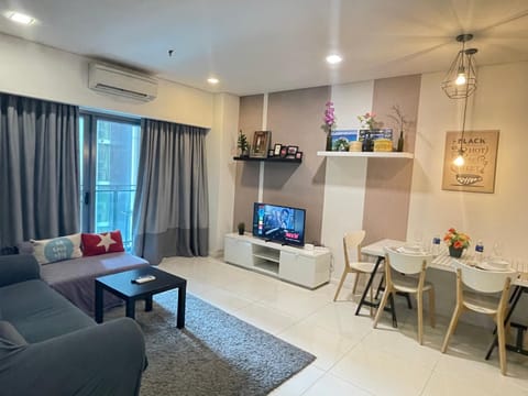 TV and multimedia, Living room, Seating area, Dining area, air conditioner