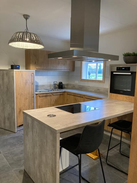 Dining area, pet friendly, stove