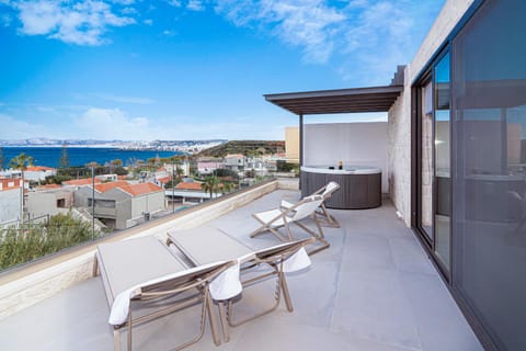 Property building, Patio, Day, Balcony/Terrace