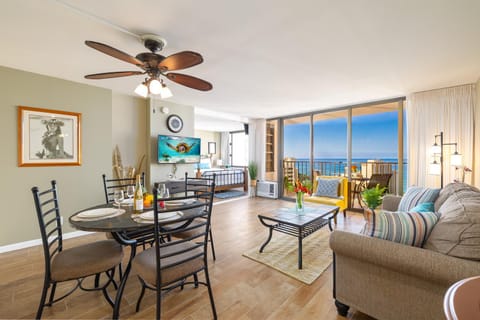 TV and multimedia, Living room, Seating area, Dining area, fireplace