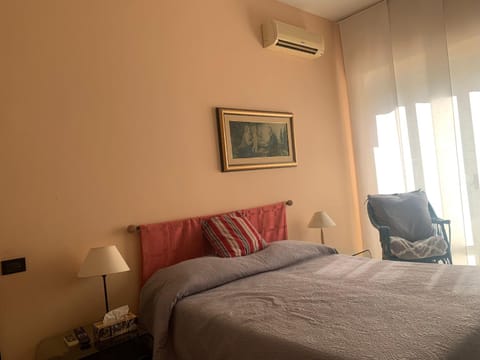 Bed, Bedroom, air conditioner