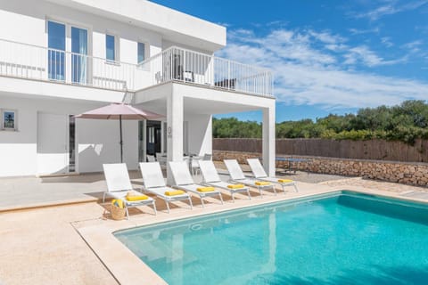 Property building, Patio, Day, View (from property/room), Balcony/Terrace, Pool view, Swimming pool, sunbed