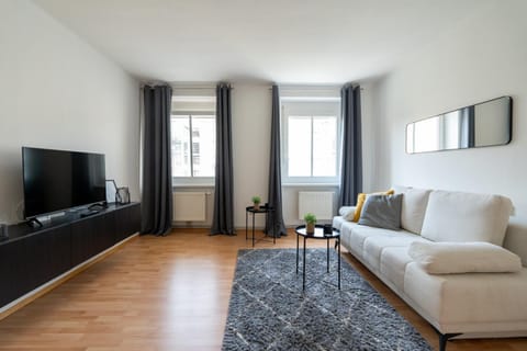 Communal lounge/ TV room, TV and multimedia, Living room, Seating area, Evening entertainment