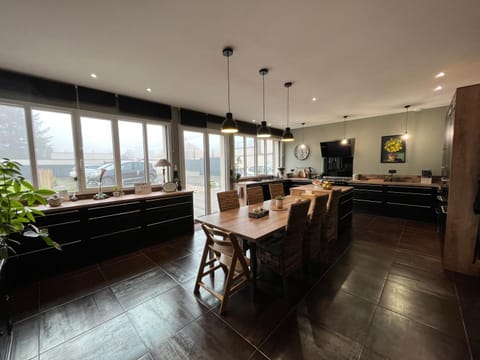 Coffee/tea facilities, Kitchen or kitchenette, Dining area, minibar, pet friendly, stove