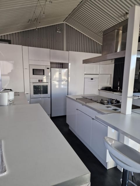 Kitchen or kitchenette, Dining area, dishwasher, oven, stove
