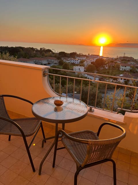 View (from property/room), Balcony/Terrace, Sea view