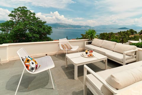View (from property/room), Balcony/Terrace, Seating area, Sea view