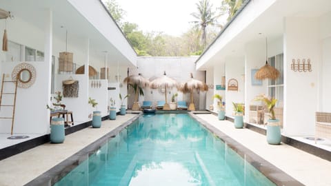 Pool view, Swimming pool, sunbed