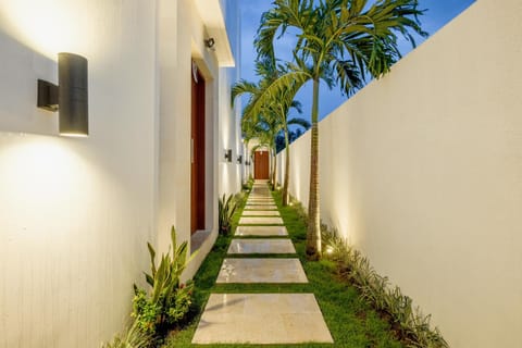 Facade/entrance, Garden