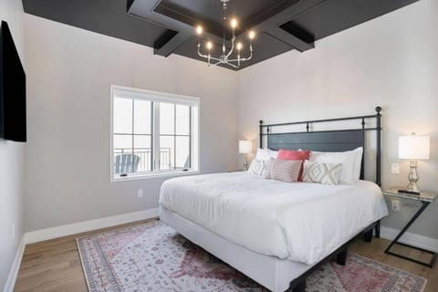 New Beautiful 8th Street Condo with 2 Balconies George 203 House in Holland