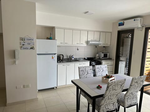 Kitchen or kitchenette, Living room, Dining area, minibar, pet friendly, toaster, air conditioner