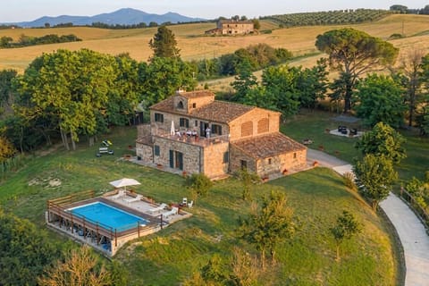 Property building, Natural landscape, Bird's eye view, View (from property/room), Swimming pool