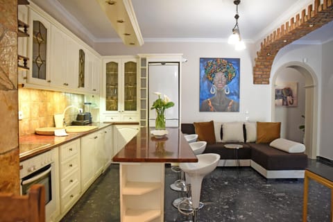 Kitchen or kitchenette, Seating area