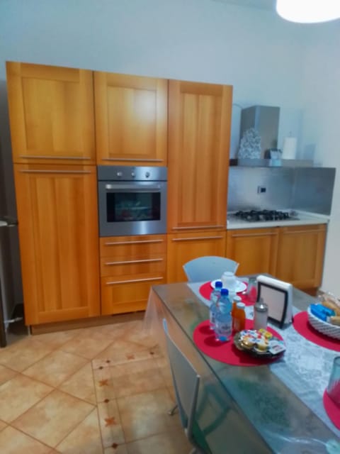 Dining area, pet friendly, stove