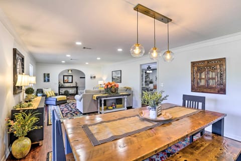 Sunny Florida Abode - Patio, Pool, and Fire Pit House in Alabama