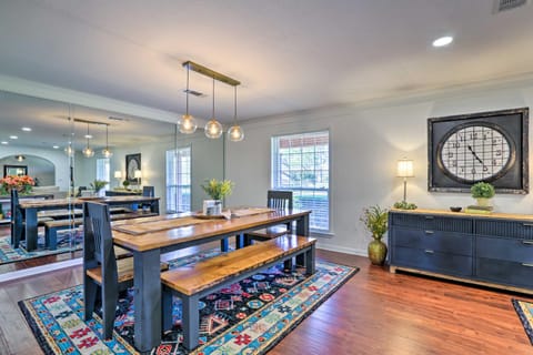 Sunny Florida Abode - Patio, Pool, and Fire Pit House in Alabama