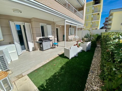 Appartamento al mare con giardino, spiaggia e piscina Apartment in Alba Adriatica