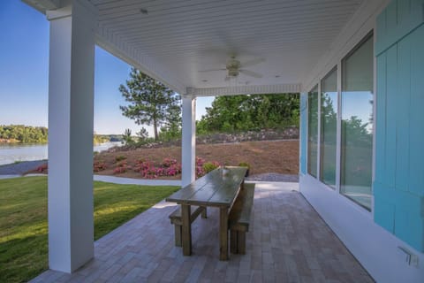 Lake Daze on Lake Martin House in Alexander City