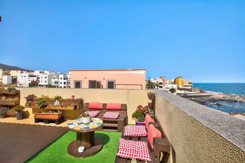 Property building, Balcony/Terrace, Living room