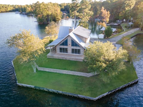 Sailboat Point House in Lake Martin