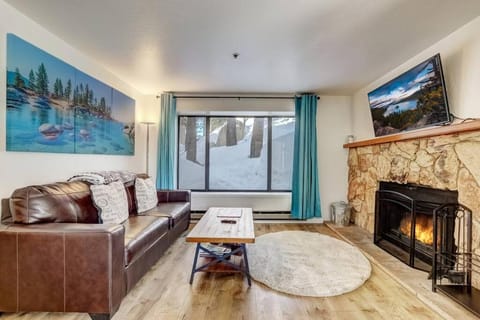 TV and multimedia, Living room, Seating area, Evening entertainment