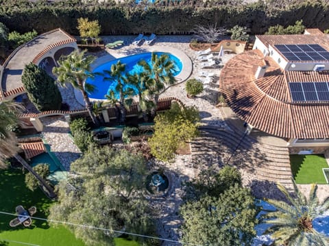 Property building, Bird's eye view, Garden, Swimming pool, sunbed