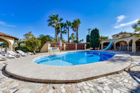 Swimming pool, sunbed