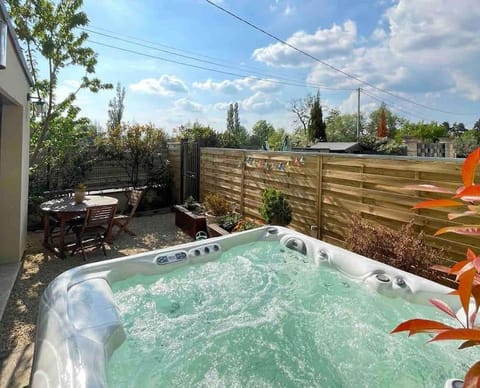 Logement entier avec jacuzzi en provence Apartment in Le Thor