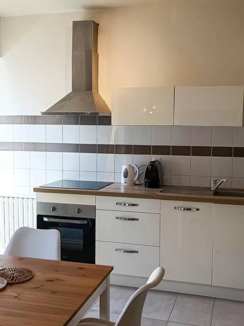 Kitchen or kitchenette, Dining area, dishwasher, minibar, pet friendly, stove