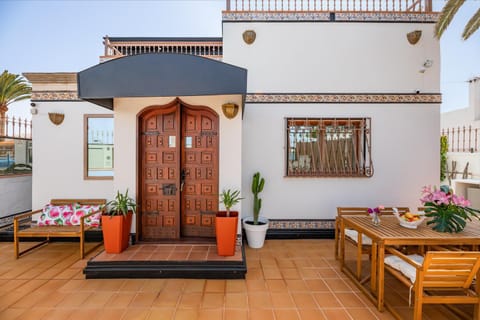Property building, Patio, Day, Dining area