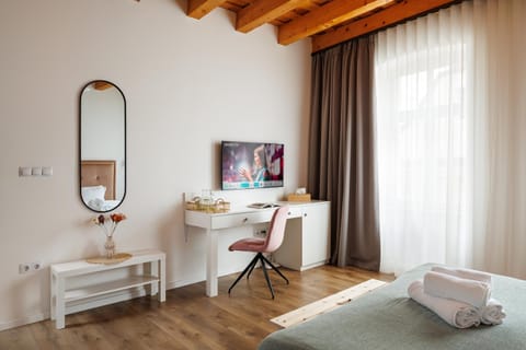 Bed, TV and multimedia, Seating area, Bedroom, heating, towels, air conditioner