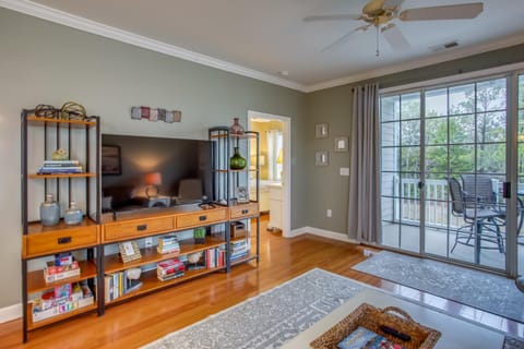 Golf Resort Condo with Pool in North Myrtle Beach! Apartment in North Myrtle Beach