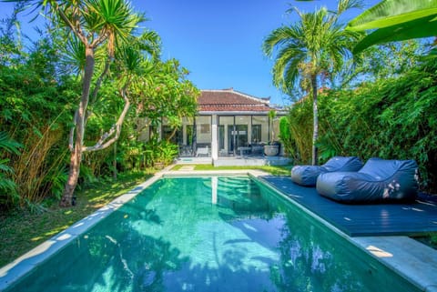 Property building, Pool view