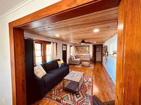 11th Street River House Bed and Breakfast in Bandera