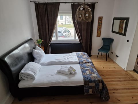 Bed, Photo of the whole room, Bedroom, towels