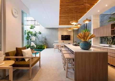 TV and multimedia, Kitchen or kitchenette, Living room, Seating area