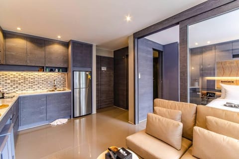 Bed, Kitchen or kitchenette, Living room, Photo of the whole room, Seating area, Bedroom, minibar