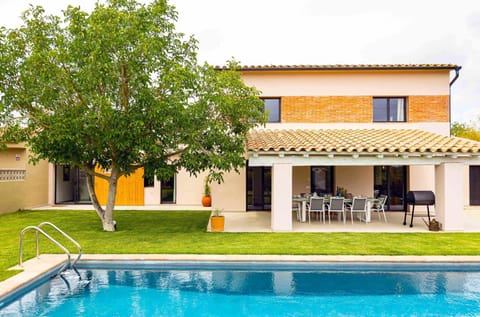 Property building, Pool view