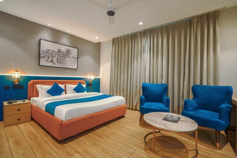 Bed, Photo of the whole room, Seating area