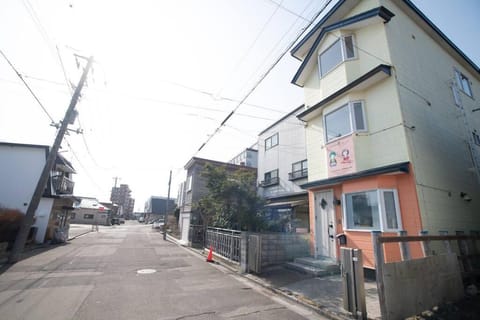 Property building, Day, Neighbourhood