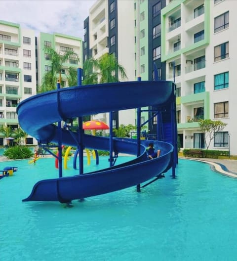 Aqua park, Swimming pool